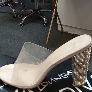 Women shoes size 8 wild diva